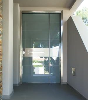 06 Front door